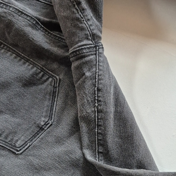 LOFT Black Ankle Cropped Jeans - Picture 5 of 6